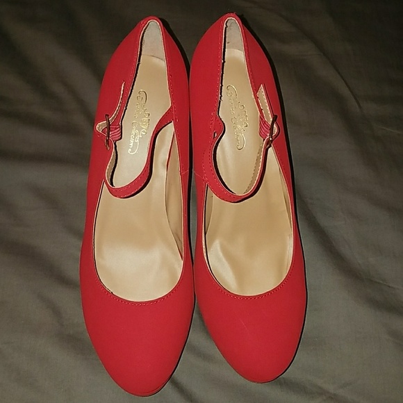 journee collection shelby platform pump